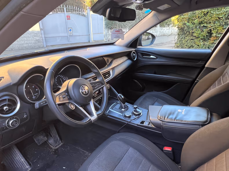 Alfa Romeo Stelvio - 24