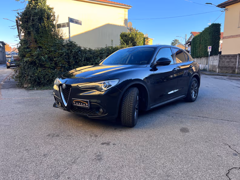 Alfa Romeo Stelvio - 1