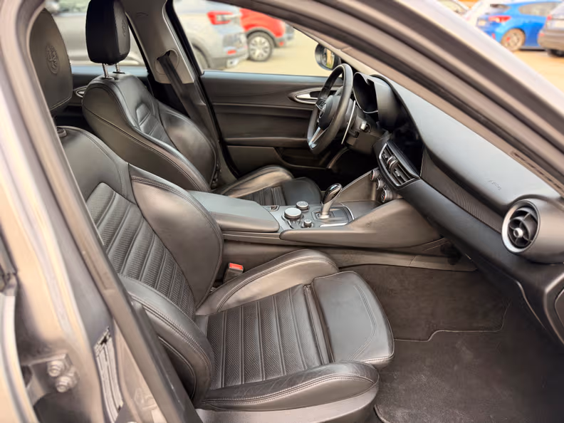 Alfa Romeo Giulia - 25