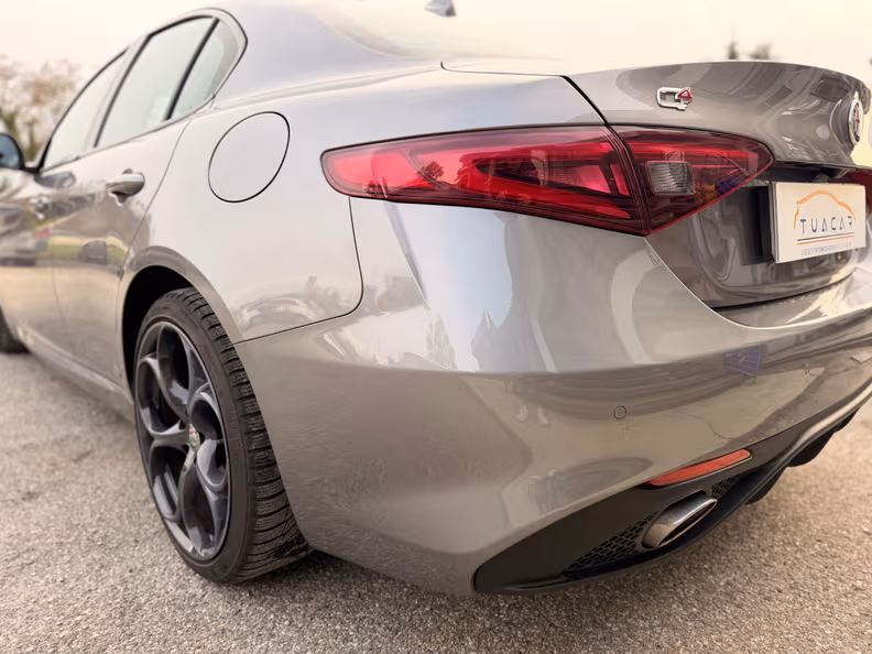 Alfa Romeo Giulia - 10