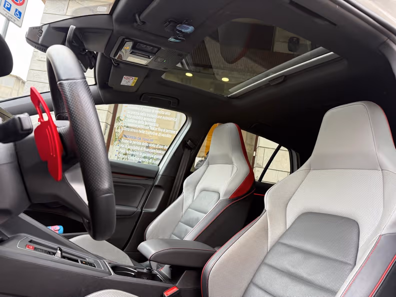 Volkswagen Golf - 10