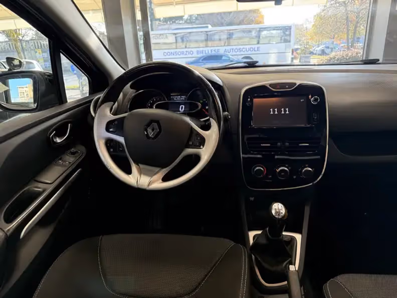 Renault Clio - 11