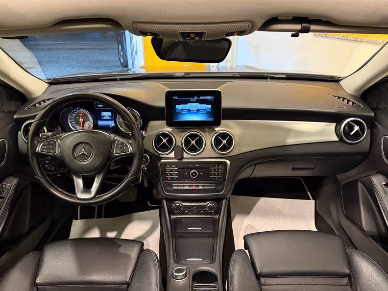 Mercedes-Benz GLA-Class - 15