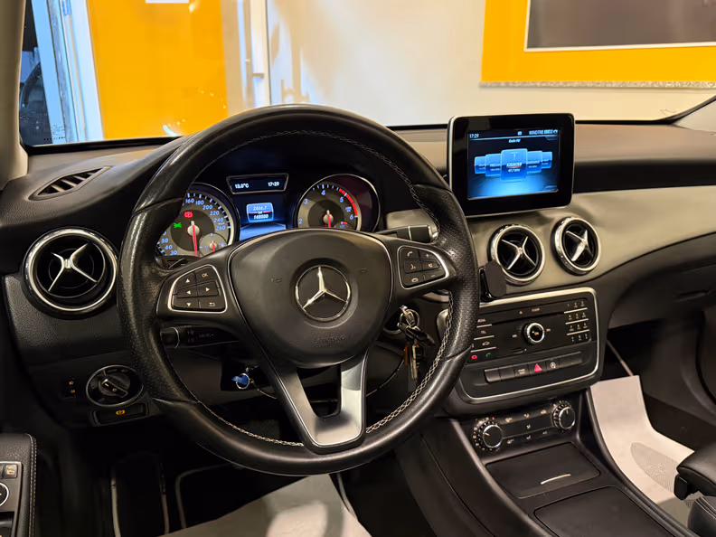 Mercedes-Benz GLA-Class - 16