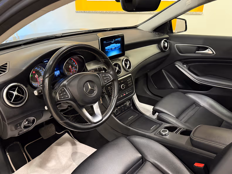 Mercedes-Benz GLA-Class - 14