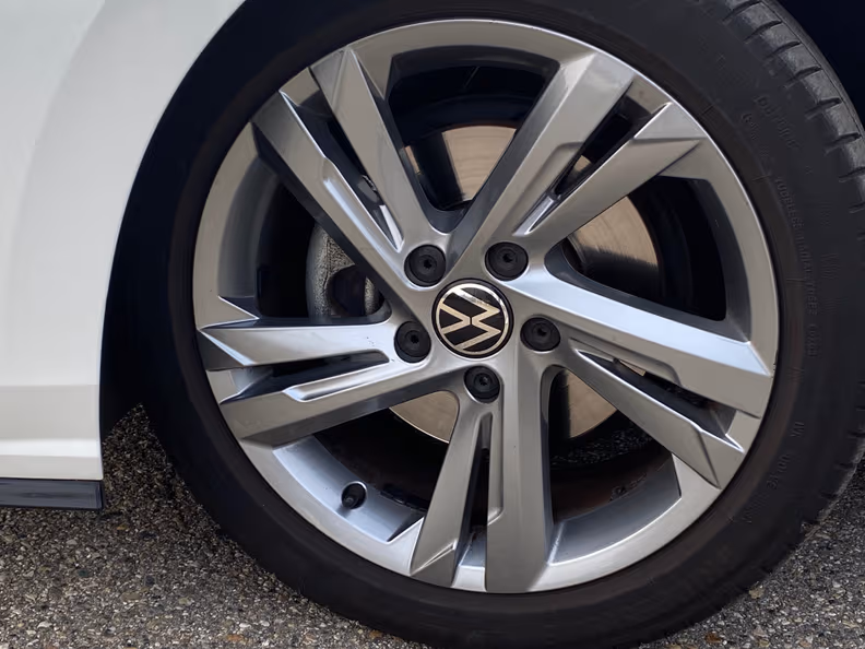 Volkswagen Golf - 27