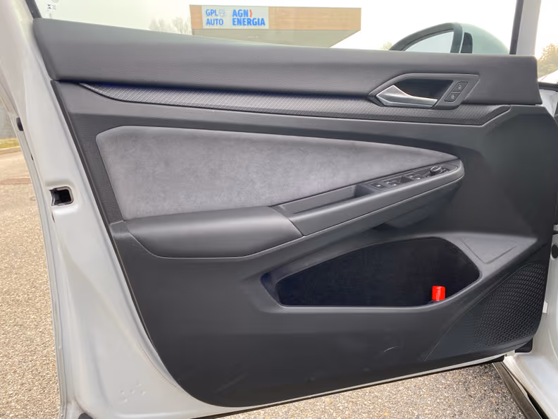 Volkswagen Golf - 41