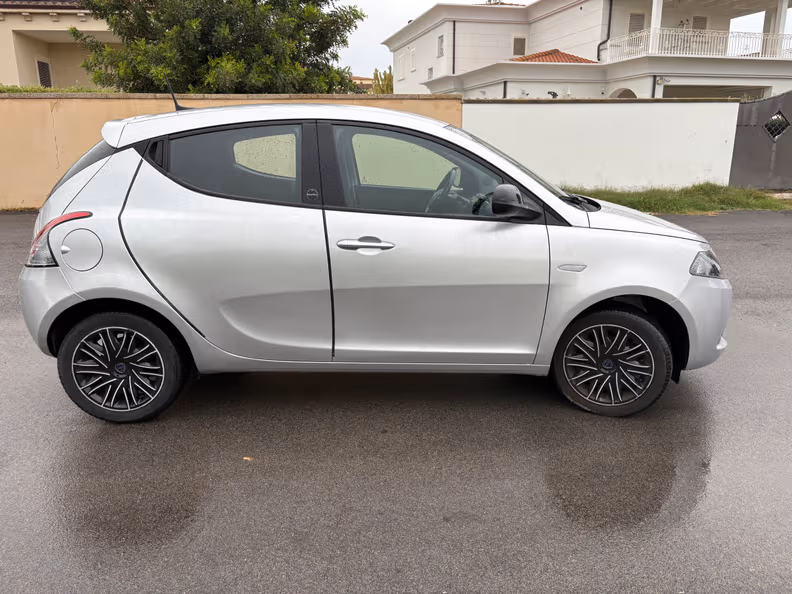 Lancia Ypsilon - 4