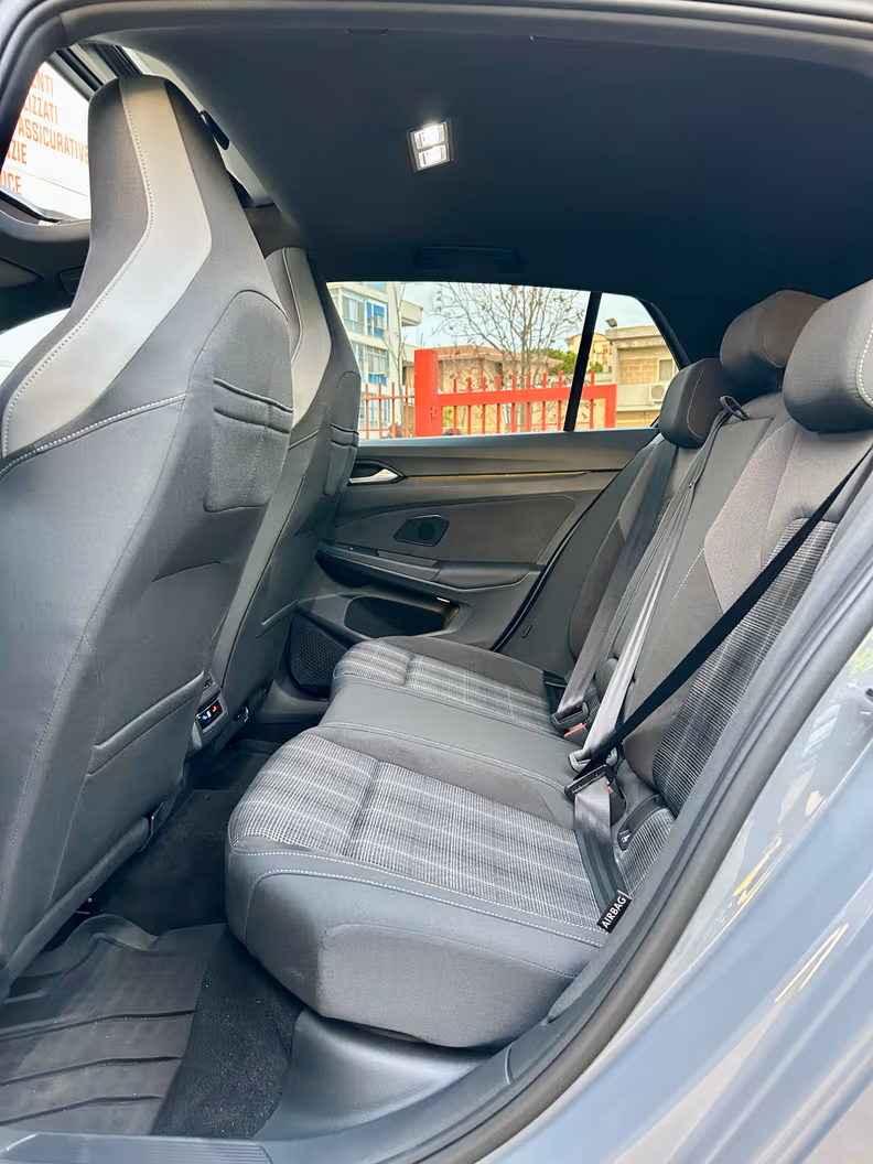 Volkswagen Golf - 16