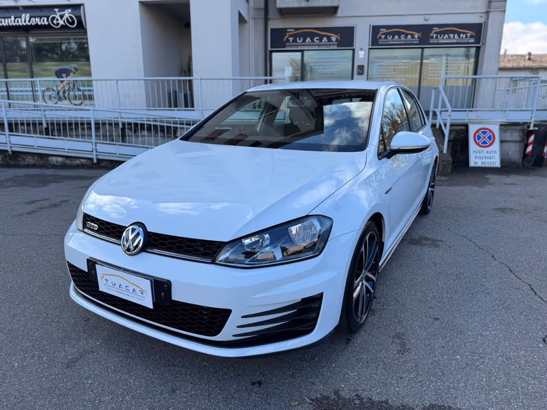 Volkswagen Golf - 1