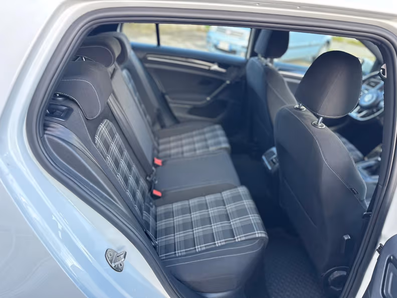 Volkswagen Golf - 27