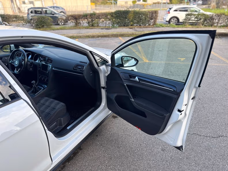 Volkswagen Golf - 23