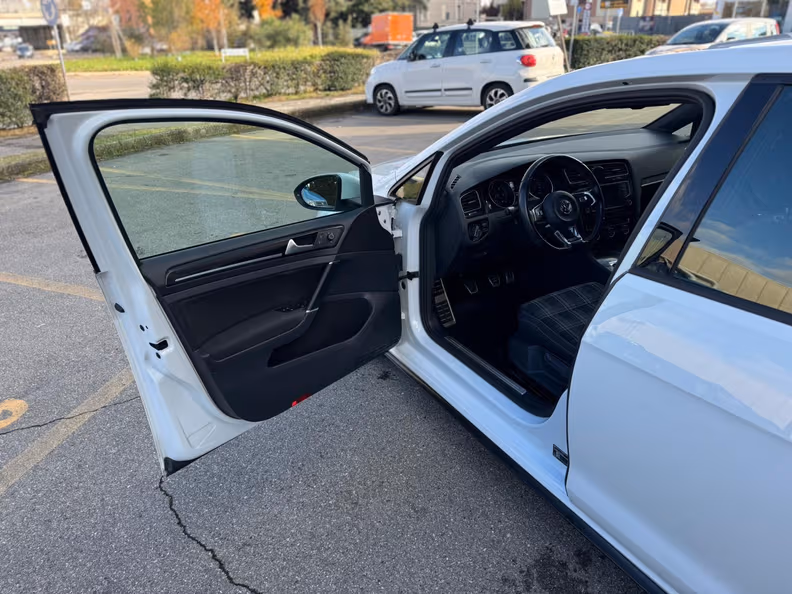 Volkswagen Golf - 12