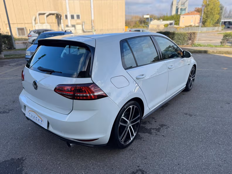 Volkswagen Golf - 5