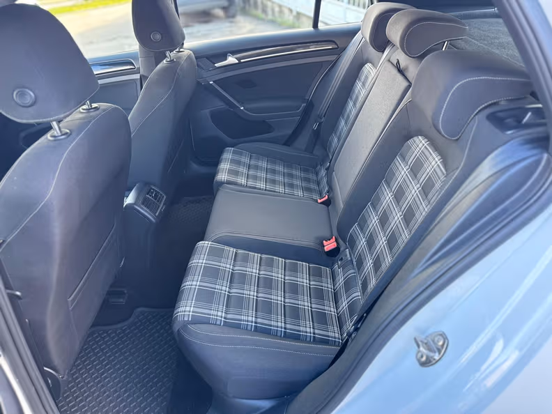 Volkswagen Golf - 25