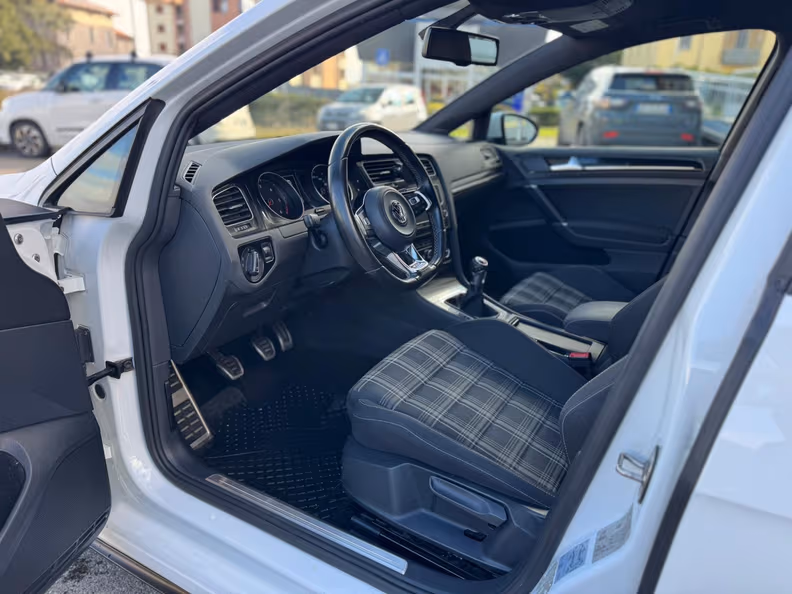 Volkswagen Golf - 13