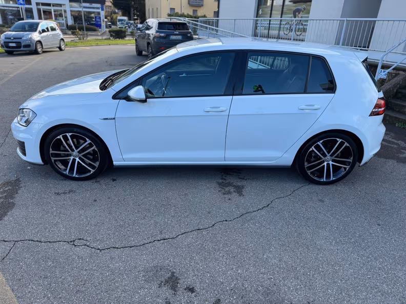 Volkswagen Golf - 2