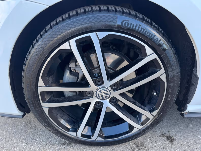 Volkswagen Golf - 11