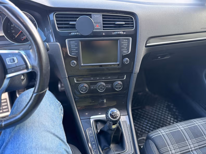 Volkswagen Golf - 18