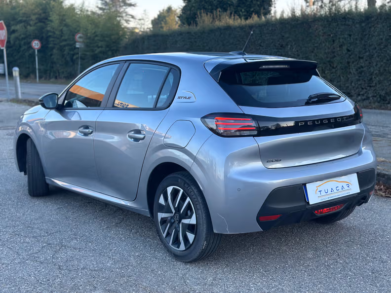 Peugeot 208 - 7