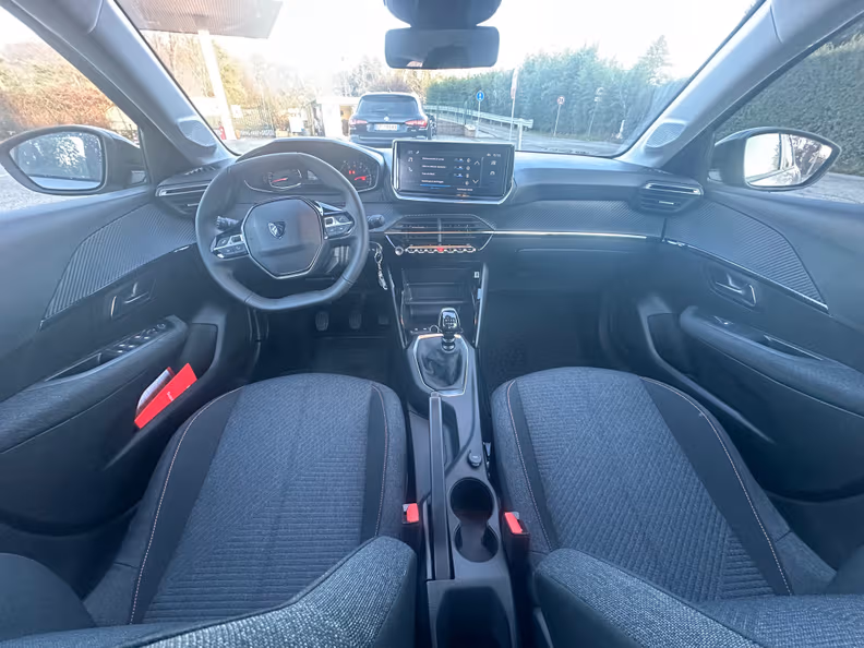 Peugeot 208 - 16