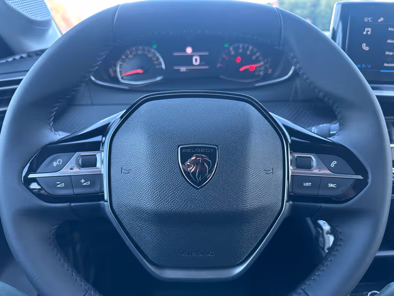 Peugeot 208 - 11