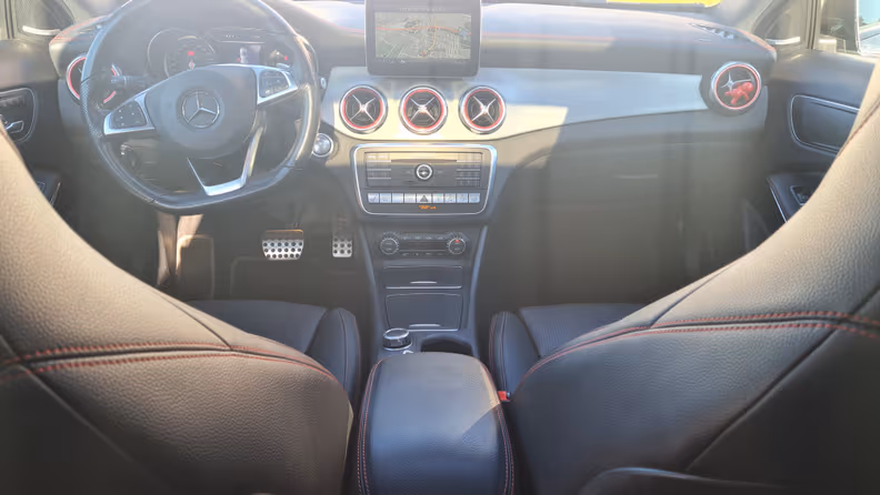 Mercedes-Benz GLA-Class - 32