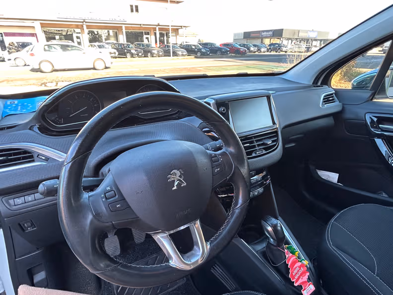 Peugeot 208 - 17