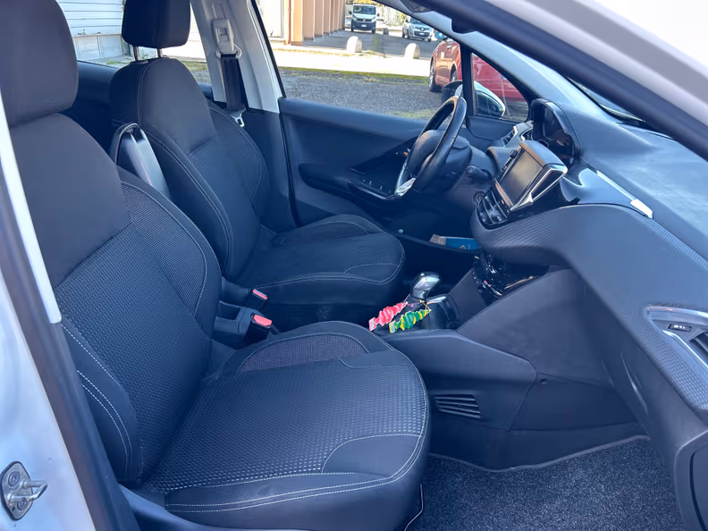 Peugeot 208 - 22