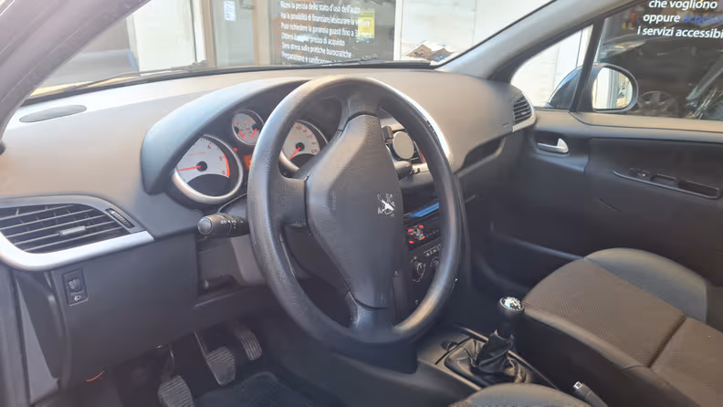 Peugeot 207 - 11