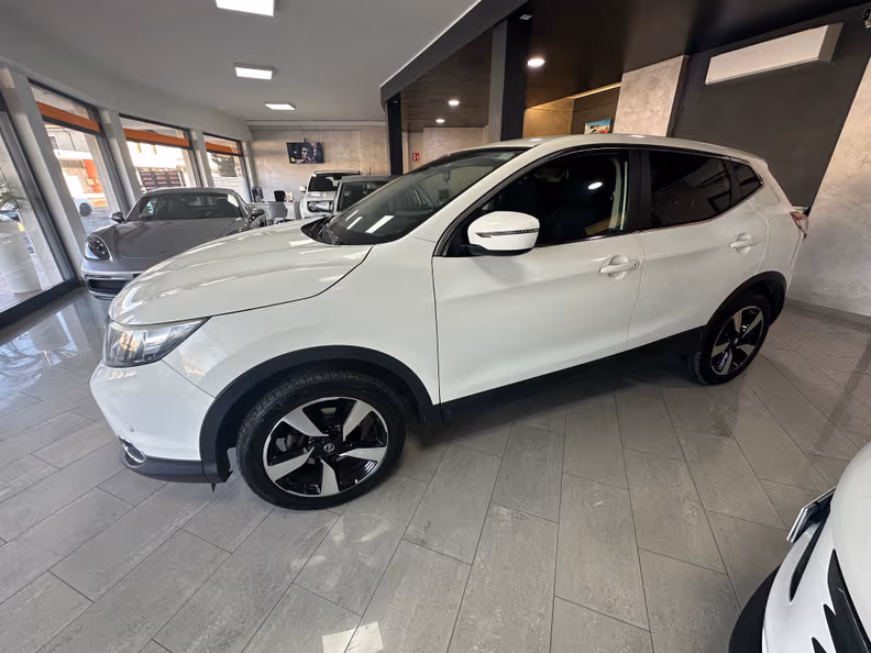 Nissan Qashqai - 2
