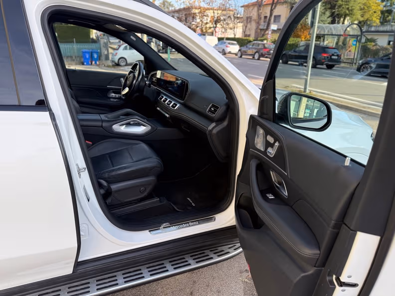 Mercedes-Benz GLE-Class - 32