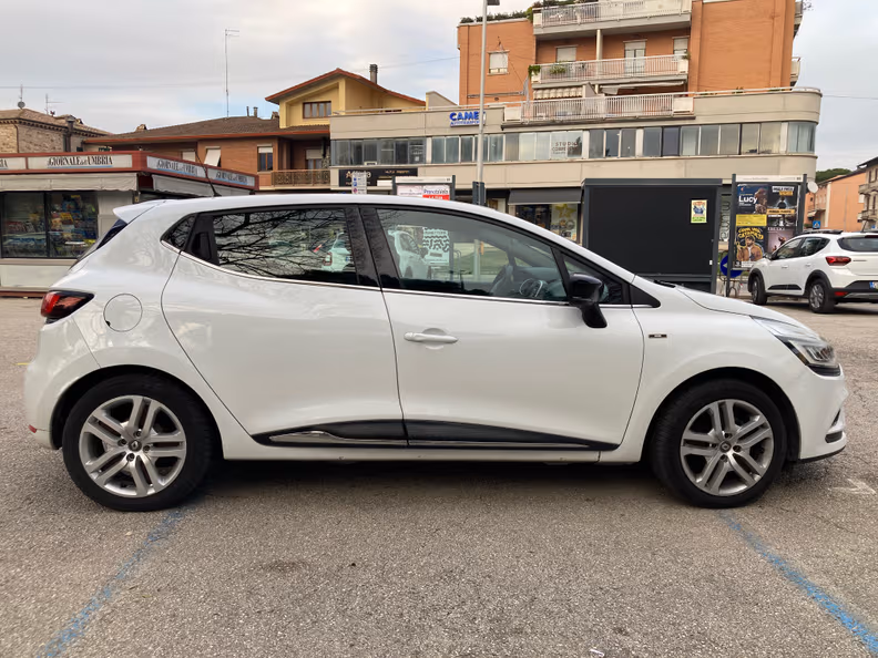 Renault Clio - 22