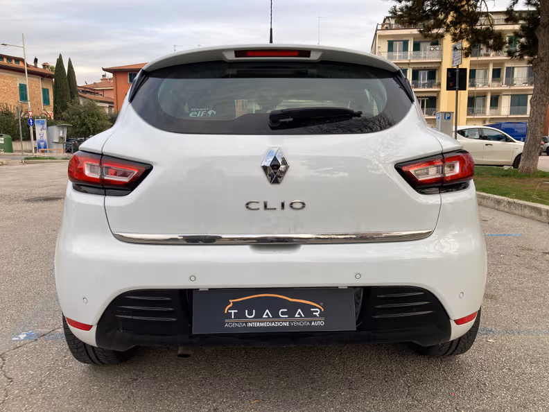 Renault Clio - 17