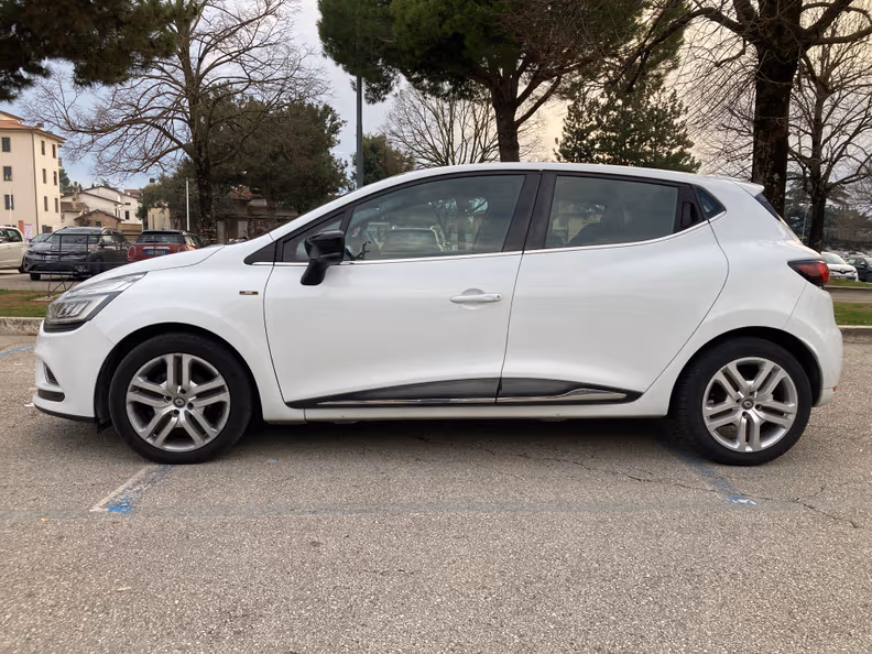 Renault Clio - 11