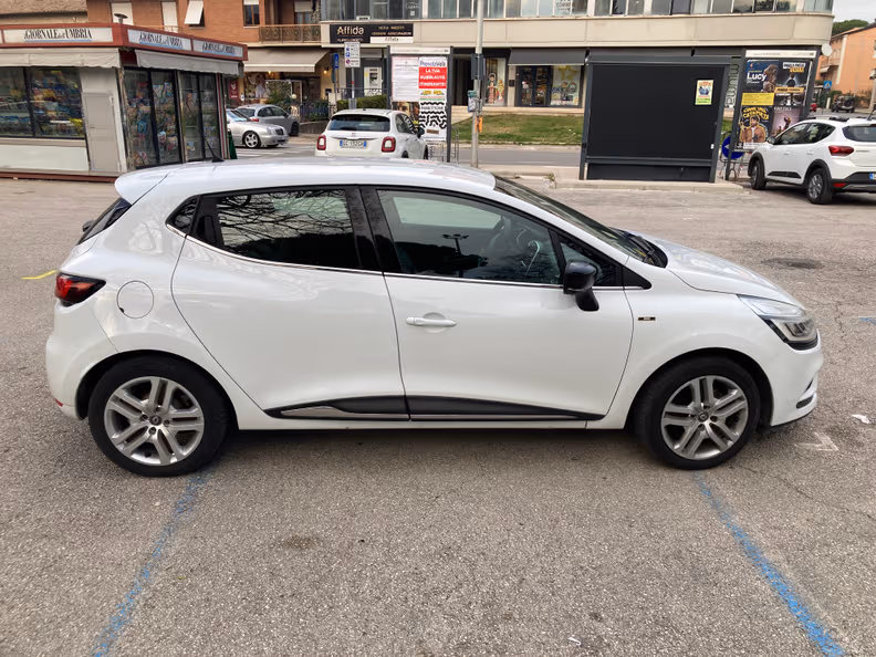Renault Clio - 21