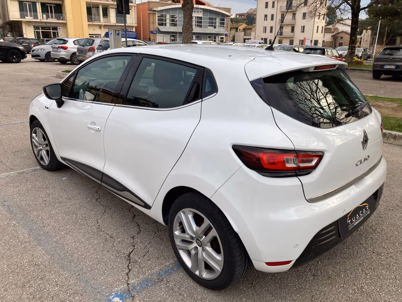 Renault Clio - 12
