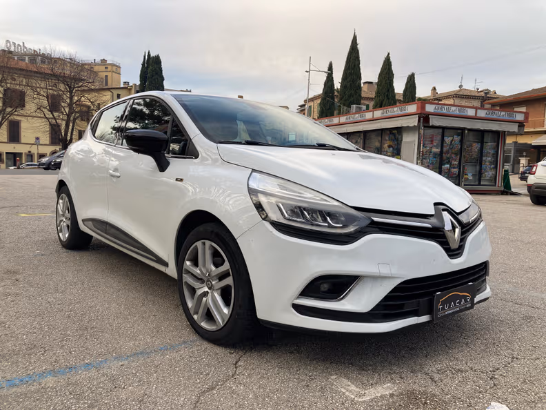 Renault Clio - 25