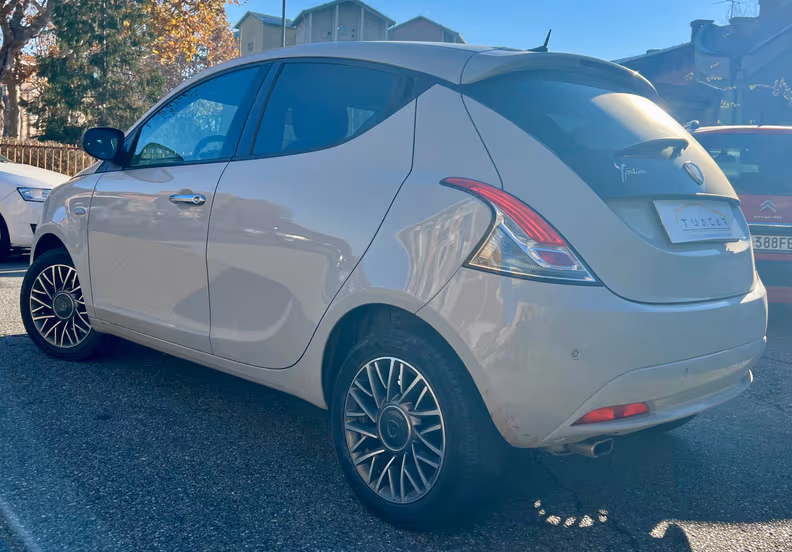 Lancia Ypsilon - 5