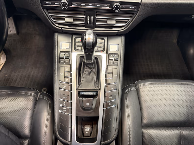 Porsche Macan - 16