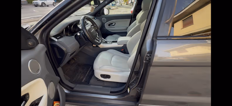 Land Rover Range Rover Evoque - 21