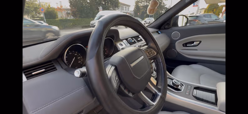 Land Rover Range Rover Evoque - 25