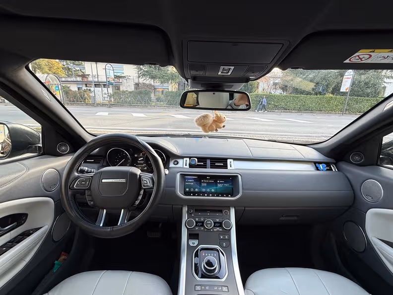 Land Rover Range Rover Evoque - 32