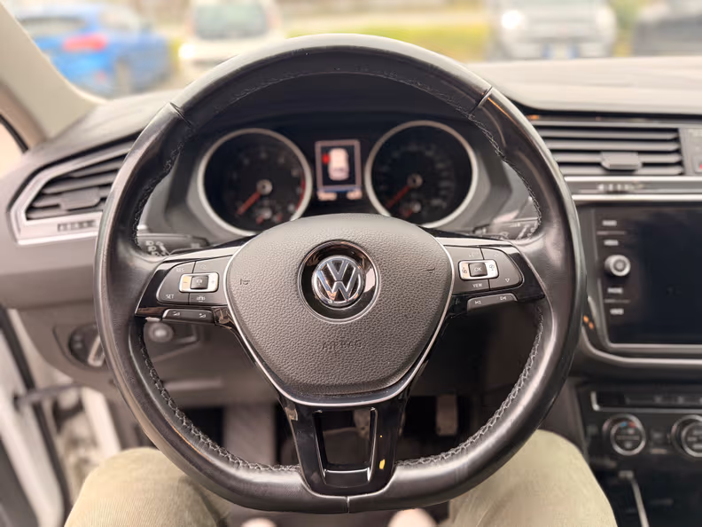 Volkswagen Tiguan - 16
