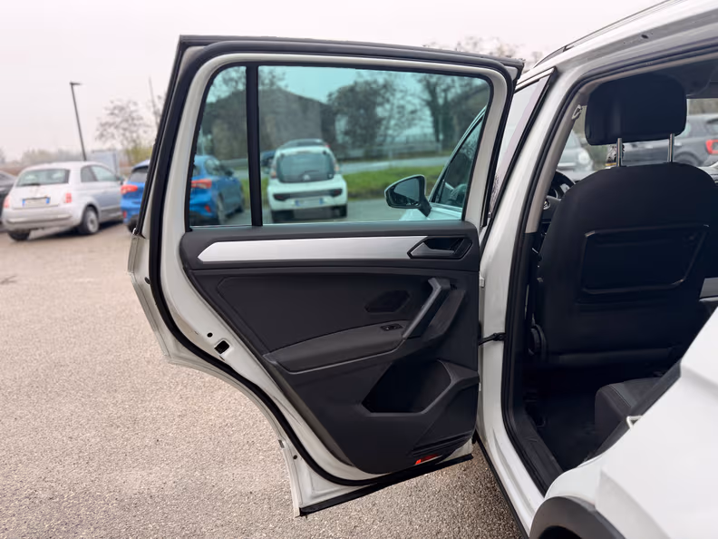 Volkswagen Tiguan - 30