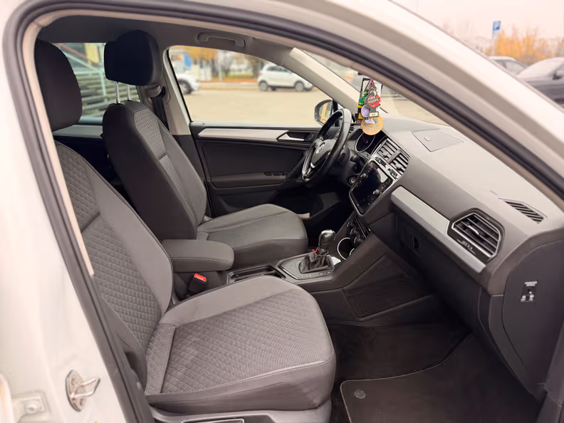 Volkswagen Tiguan - 25