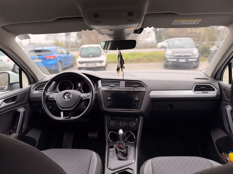 Volkswagen Tiguan - 24