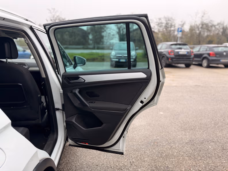 Volkswagen Tiguan - 27