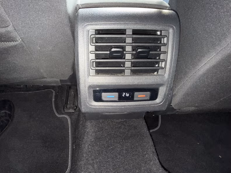 Volkswagen Golf - 36