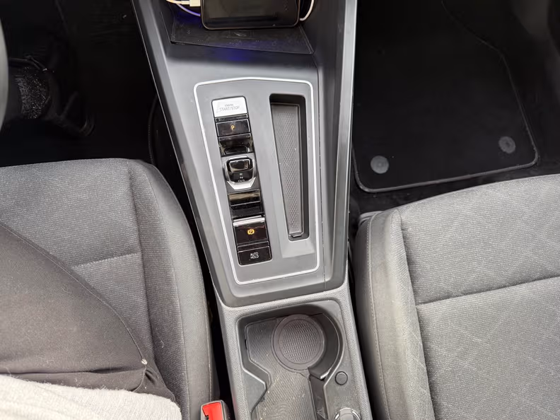 Volkswagen Golf - 33